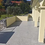 Flora With Pool By Guide Apartament Pula