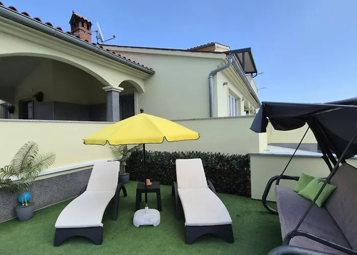 Lejlighed Flora With Pool By Guide